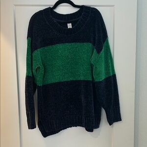 Elegant Green and Black Women's Crew Neck Sweater